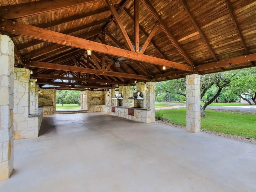 400 Bedford Drive Spicewood TX 78669