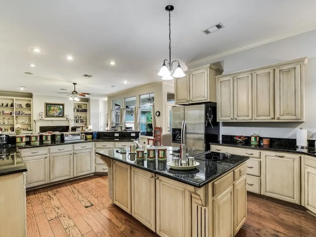 400 Bedford Drive Spicewood TX 78669