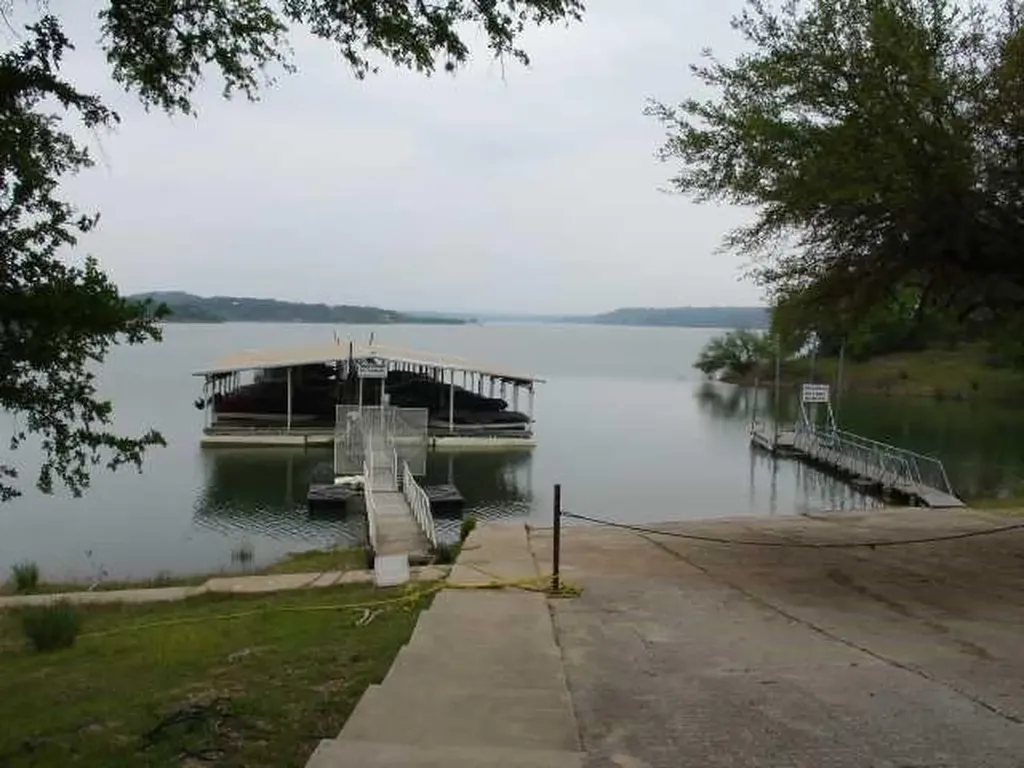400 Bedford Drive Spicewood TX 78669