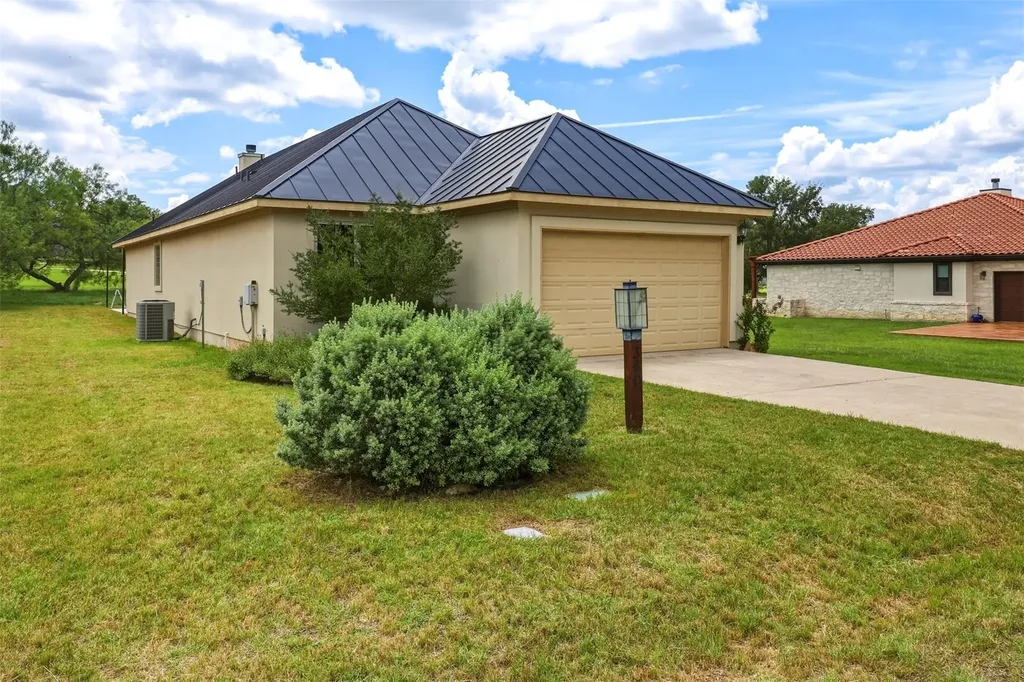 340 Sun Ray Horseshoe Bay TX 78657