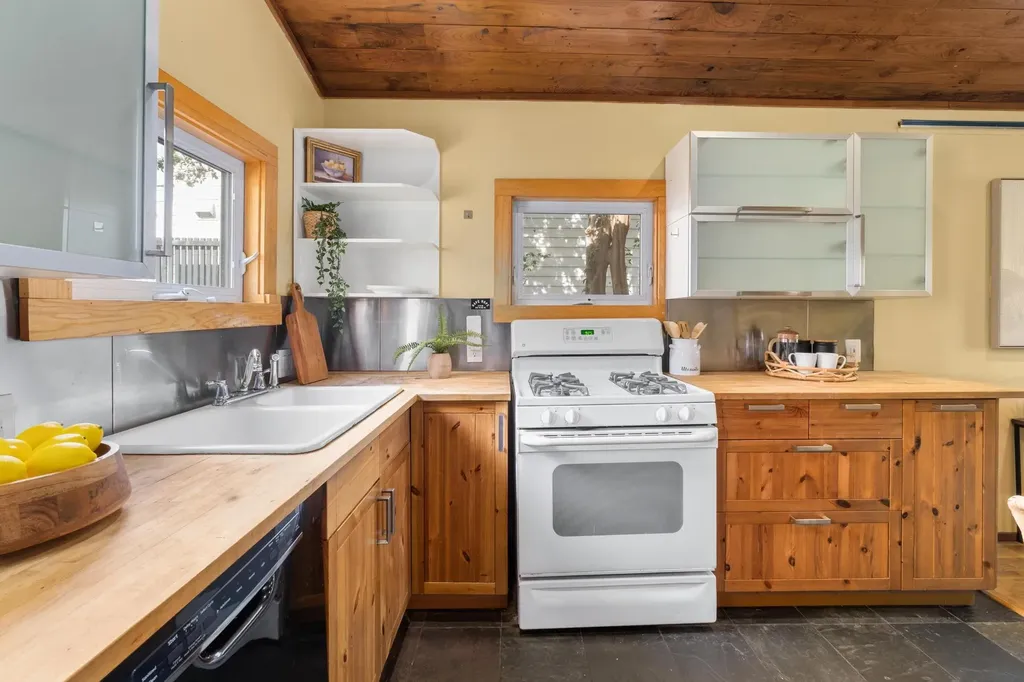 2403 E 11th Street Austin TX 78702