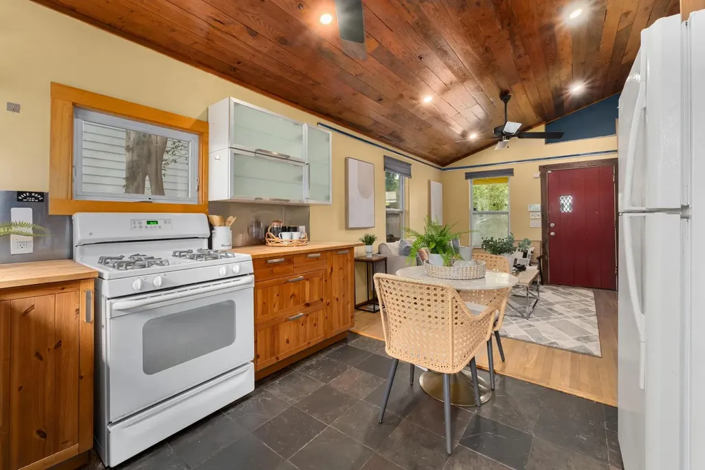 2403 E 11th Street Austin TX 78702