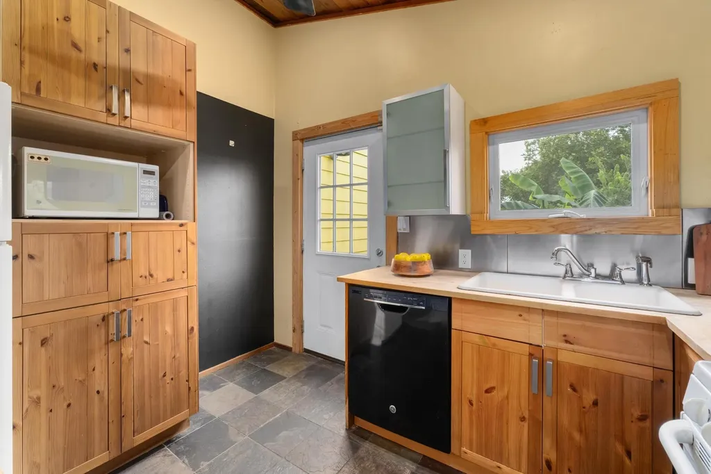 2403 E 11th Street Austin TX 78702