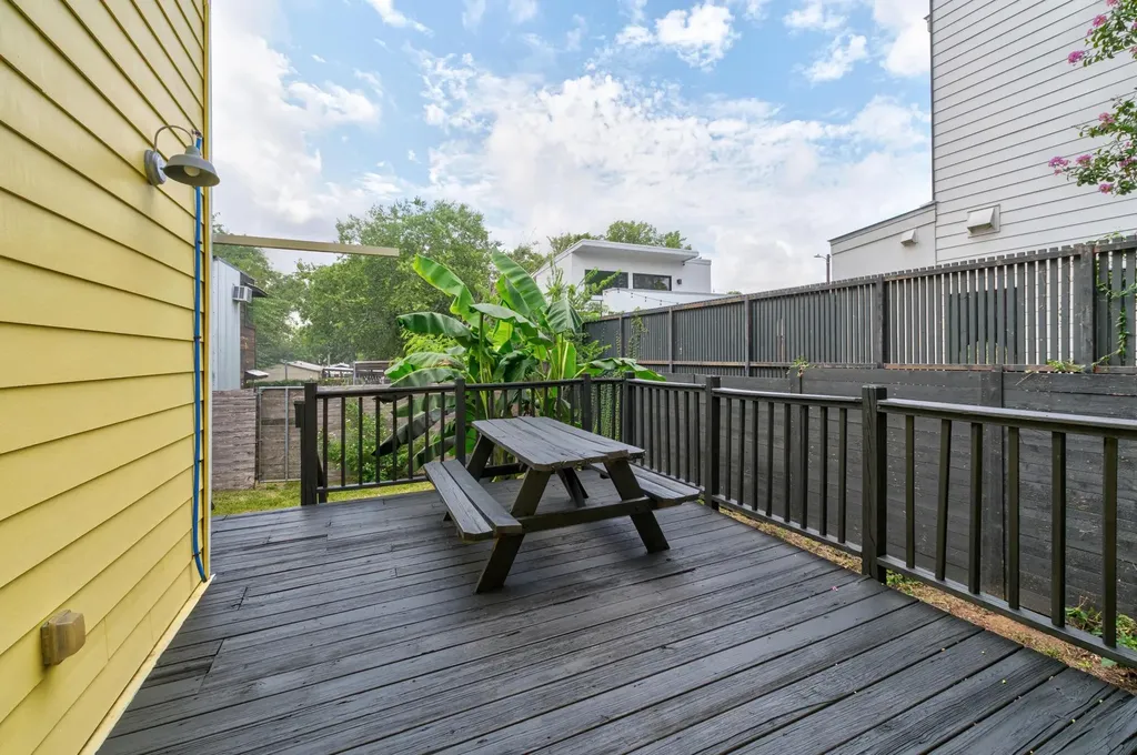 2403 E 11th Street Austin TX 78702