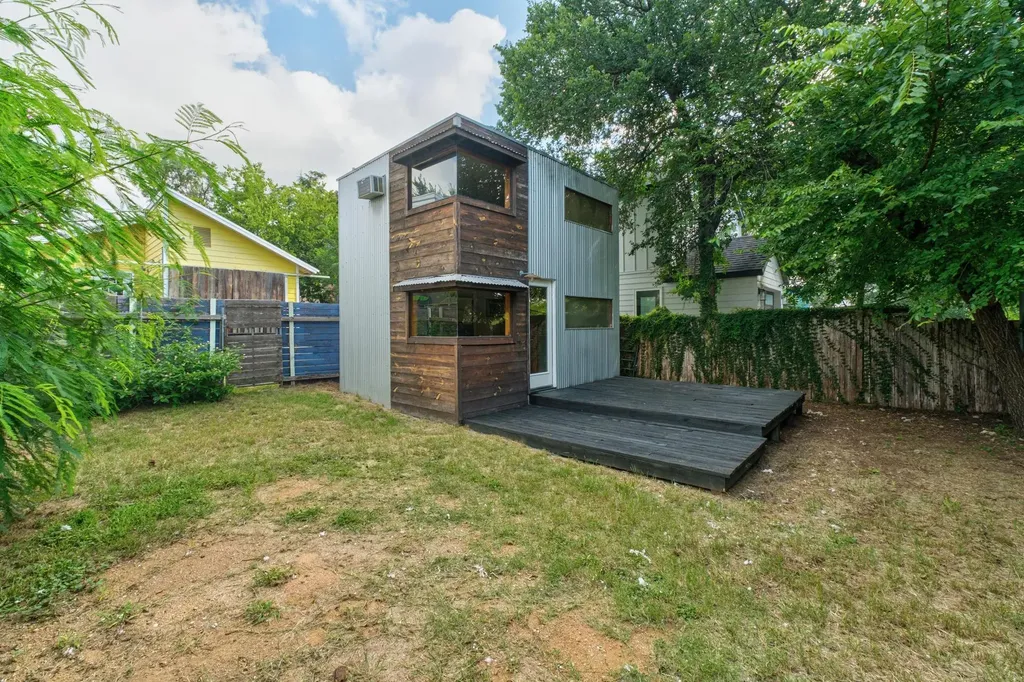 2403 E 11th Street Austin TX 78702