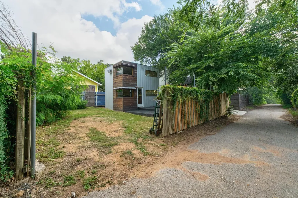 2403 E 11th Street Austin TX 78702