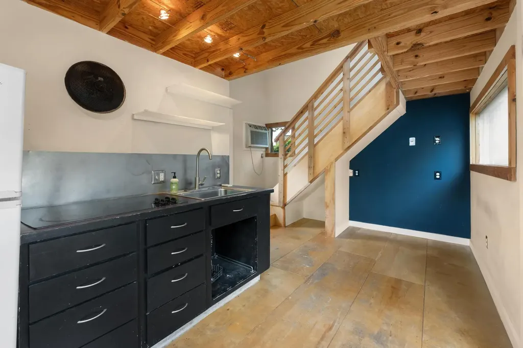 2403 E 11th Street Austin TX 78702