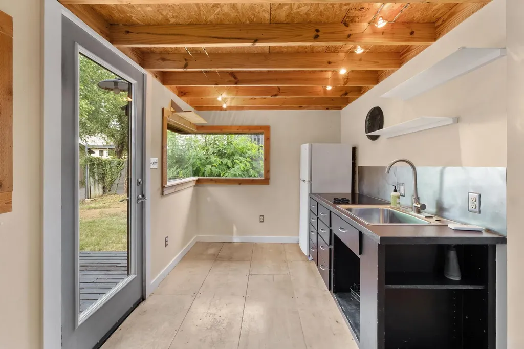 2403 E 11th Street Austin TX 78702