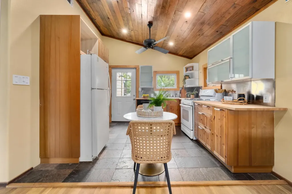 2403 E 11th Street Austin TX 78702