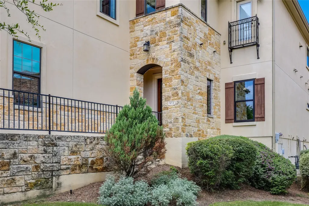 2210 University Club Drive Austin TX 78732