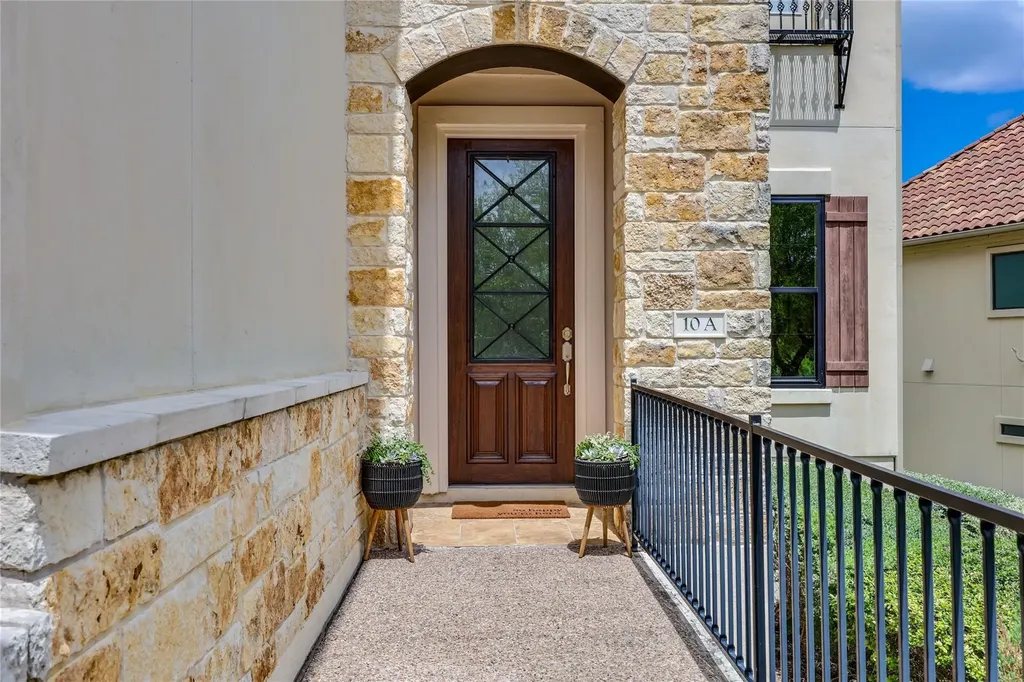 2210 University Club Drive Austin TX 78732