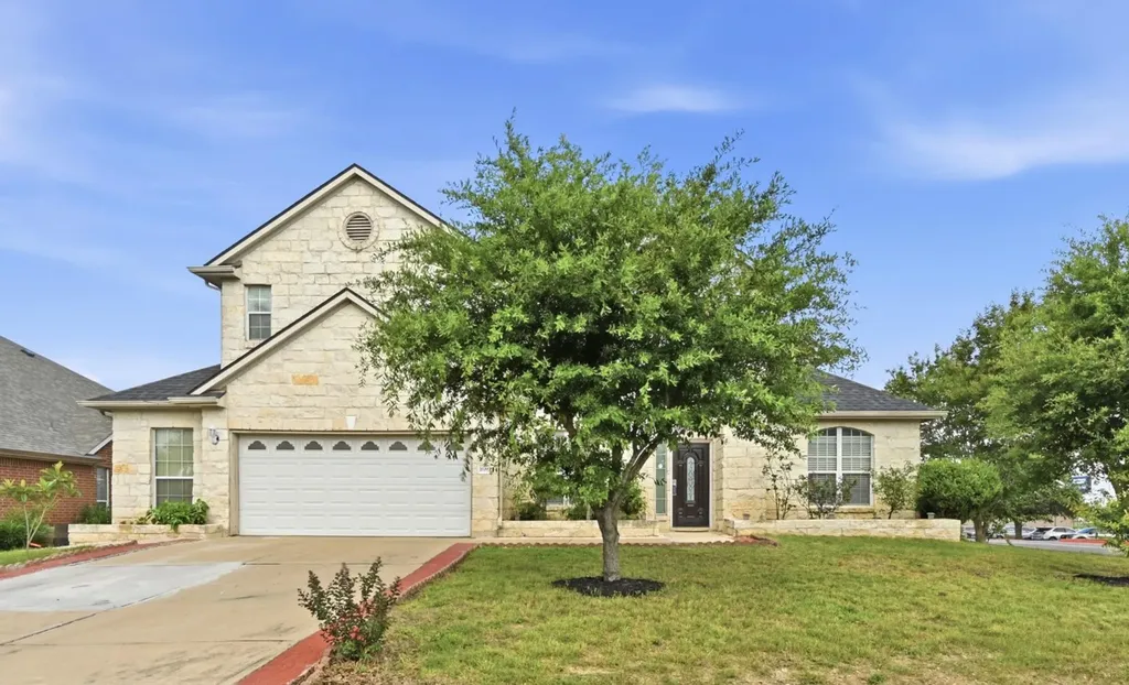 1689 Amberwood Loop Kyle TX 78640