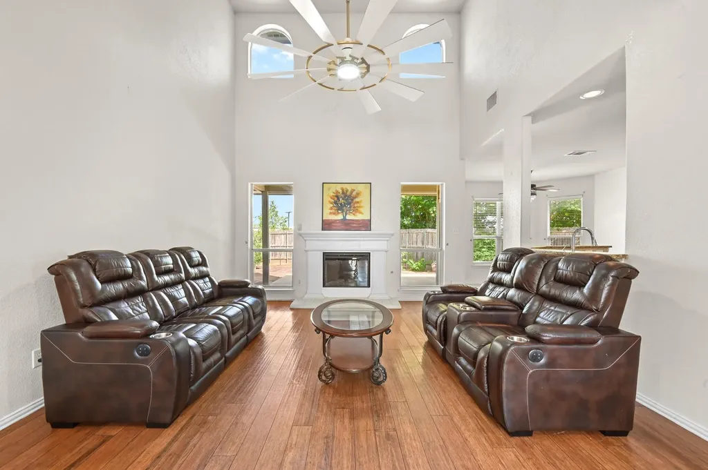 1689 Amberwood Loop Kyle TX 78640