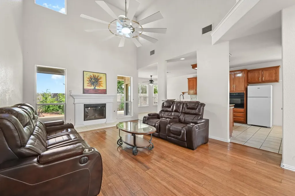 1689 Amberwood Loop Kyle TX 78640