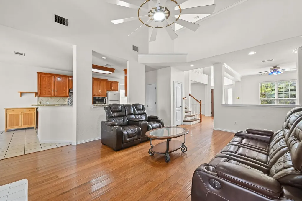 1689 Amberwood Loop Kyle TX 78640