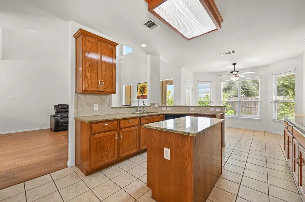 1689 Amberwood Loop Kyle TX 78640