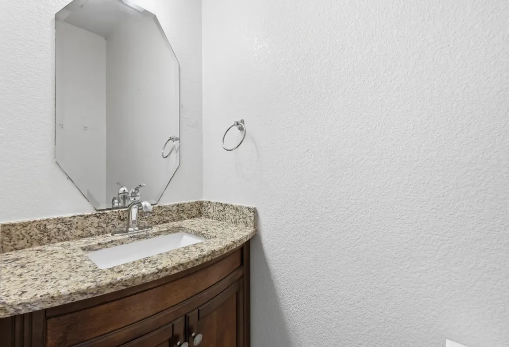 1689 Amberwood Loop Kyle TX 78640