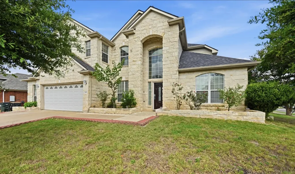 1689 Amberwood Loop Kyle TX 78640