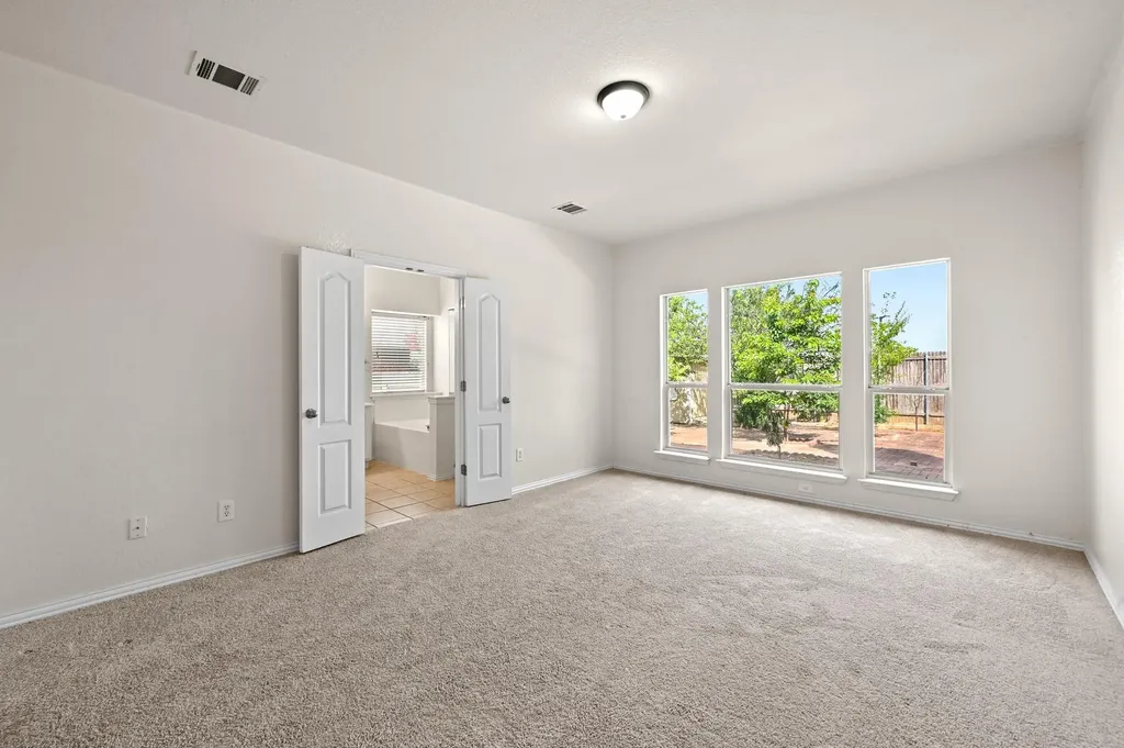 1689 Amberwood Loop Kyle TX 78640