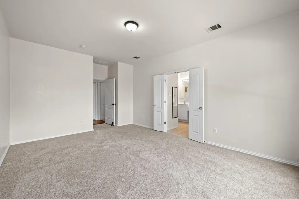 1689 Amberwood Loop Kyle TX 78640