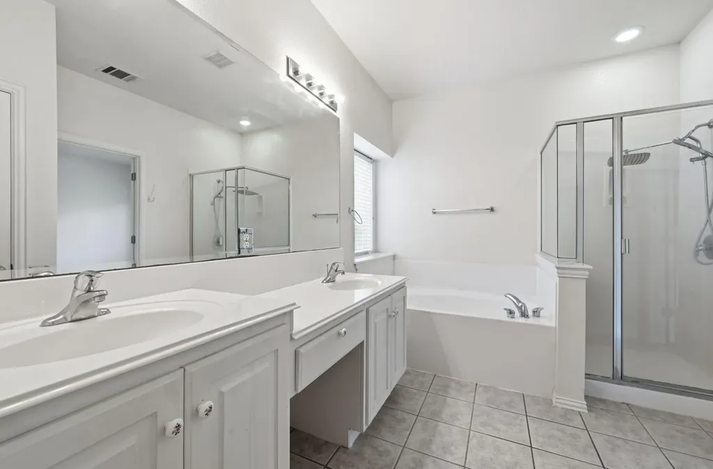 1689 Amberwood Loop Kyle TX 78640
