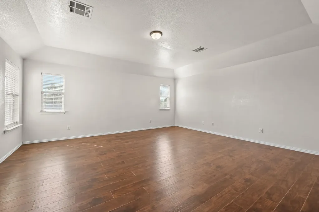 1689 Amberwood Loop Kyle TX 78640