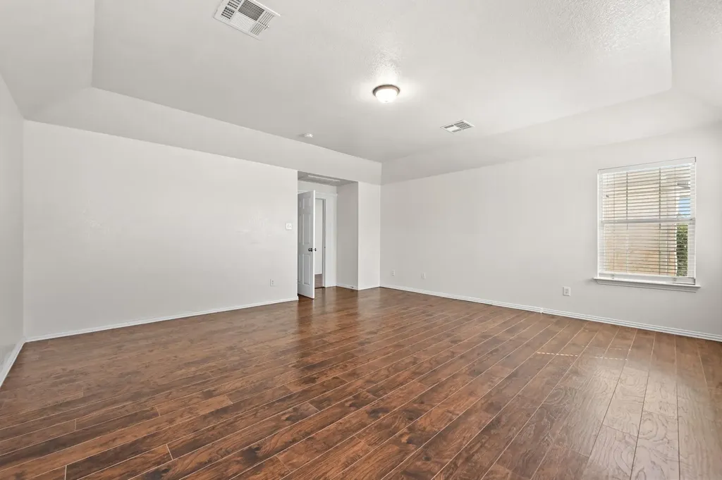 1689 Amberwood Loop Kyle TX 78640
