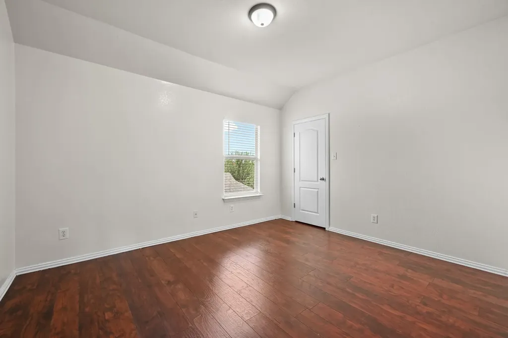 1689 Amberwood Loop Kyle TX 78640