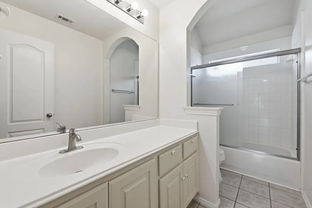 1689 Amberwood Loop Kyle TX 78640