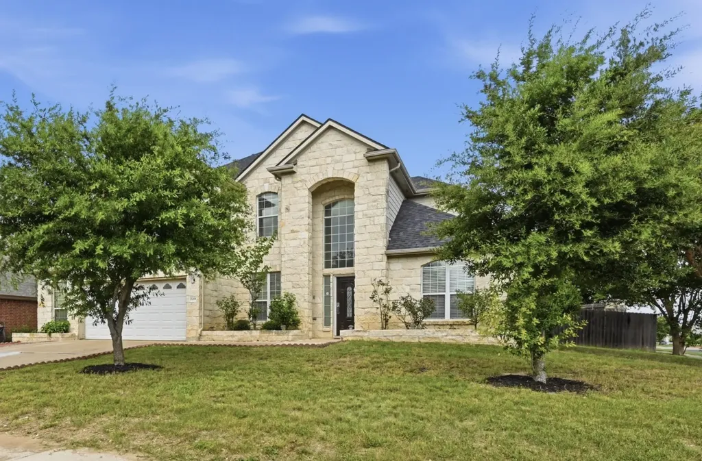 1689 Amberwood Loop Kyle TX 78640