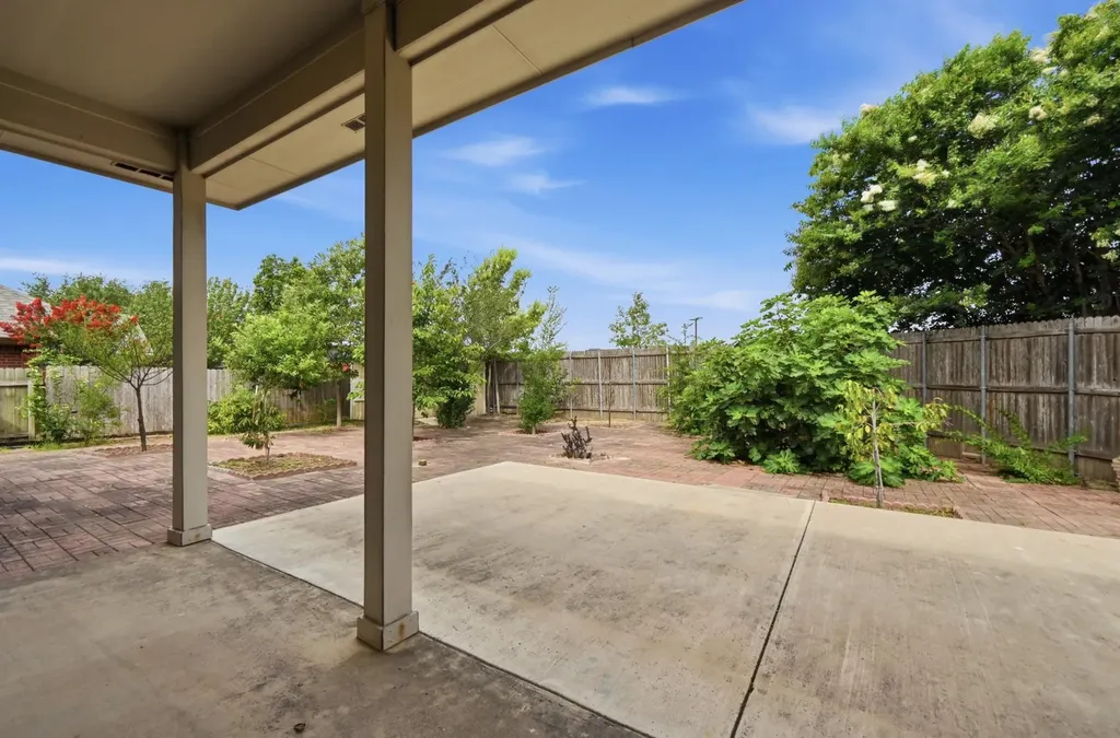 1689 Amberwood Loop Kyle TX 78640