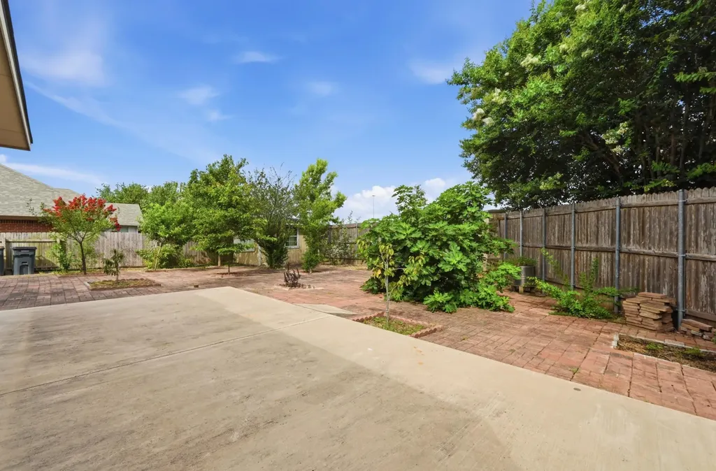 1689 Amberwood Loop Kyle TX 78640