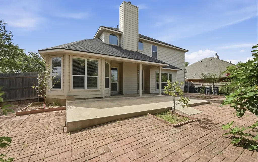 1689 Amberwood Loop Kyle TX 78640