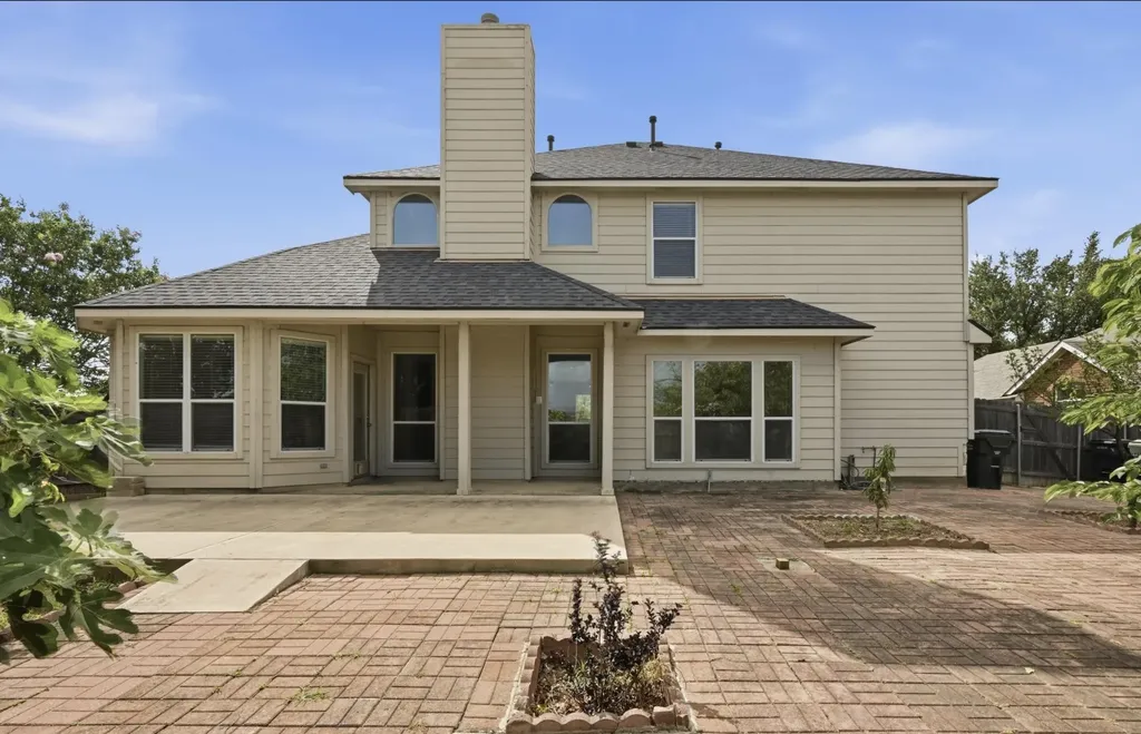 1689 Amberwood Loop Kyle TX 78640