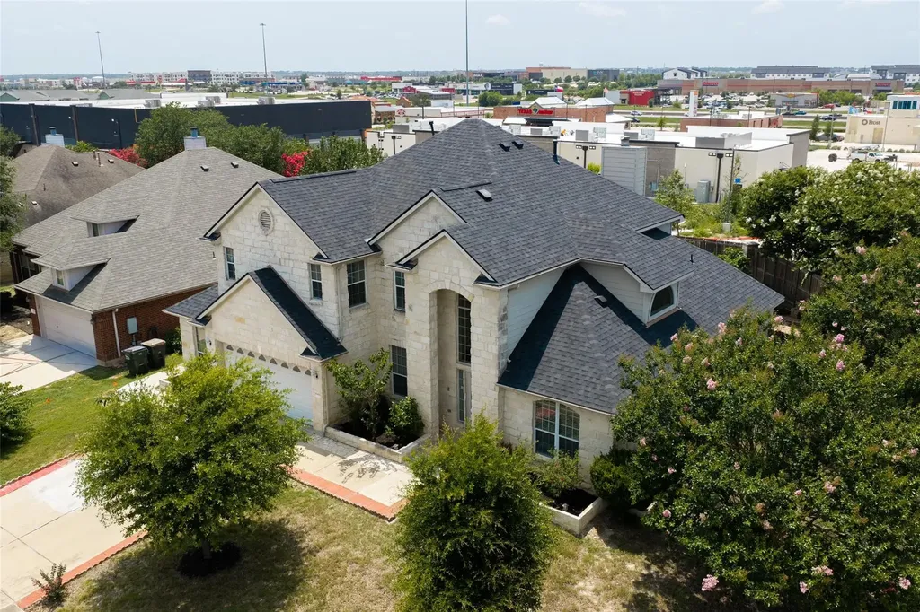 1689 Amberwood Loop Kyle TX 78640