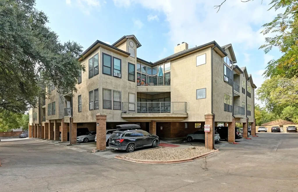 1910 Robbins Place Austin TX 78705