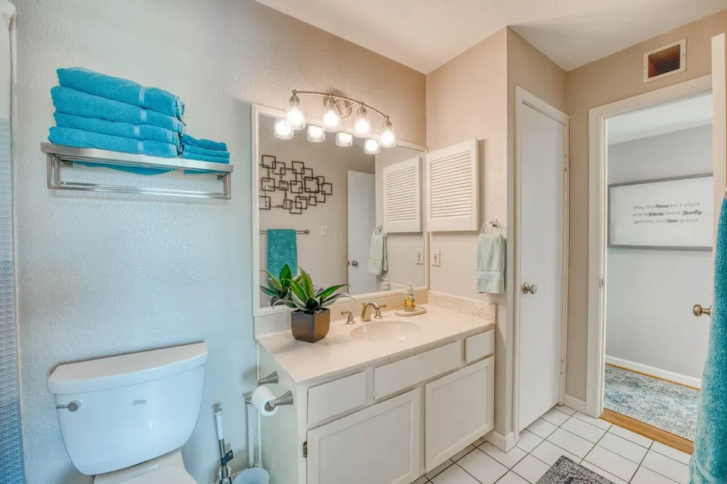 1100 The Cape Road Horseshoe Bay TX 78657