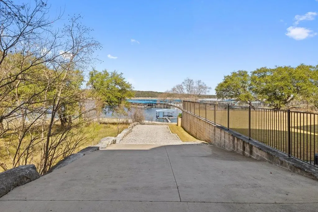 1310 Hurst Hollow Austin TX 78734