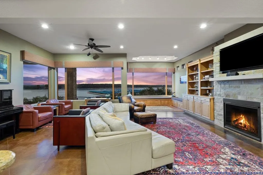 1310 Hurst Hollow Austin TX 78734