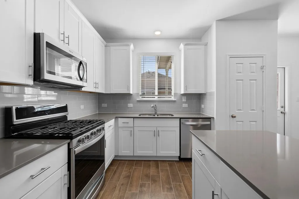 1605 Holly Lake Drive Leander TX 78641