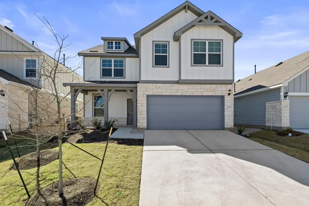 1605 Holly Lake Drive Leander TX 78641