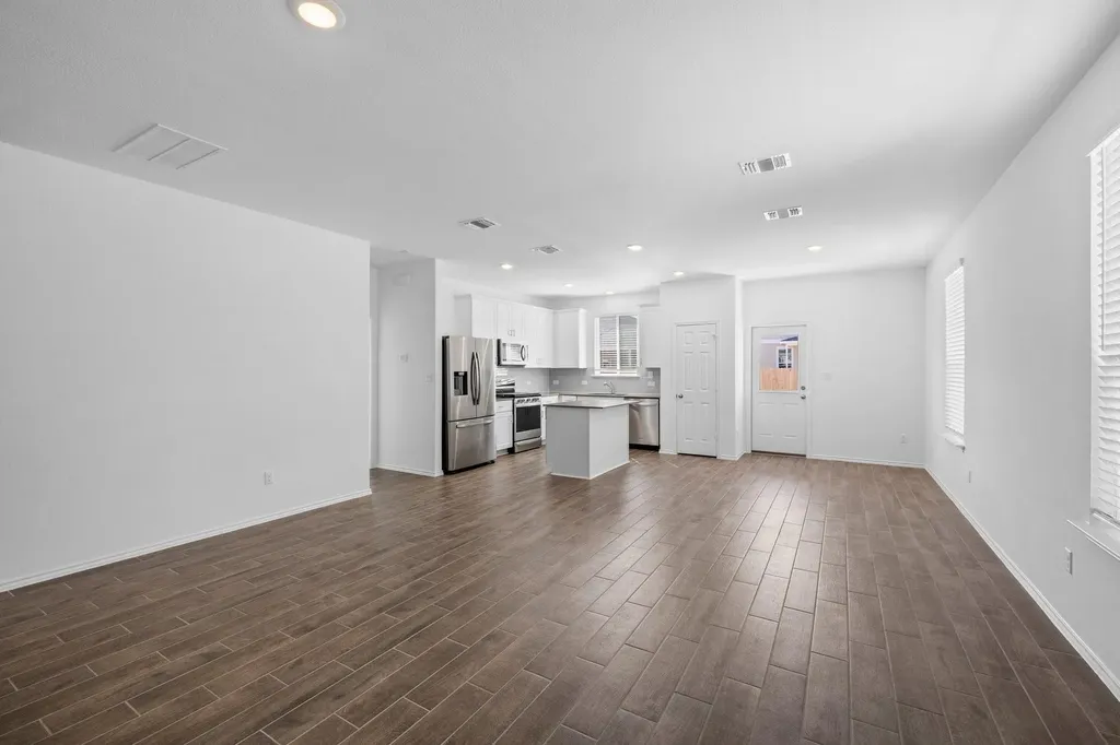1605 Holly Lake Drive Leander TX 78641