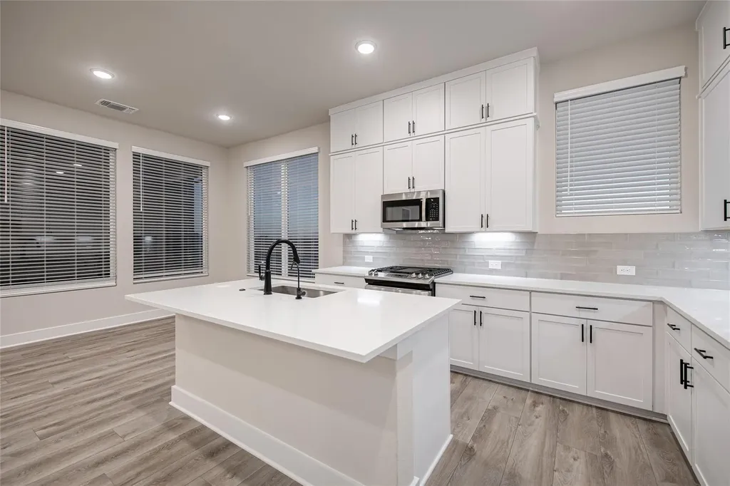 207 Flora Springs Cove Liberty Hill TX 78642