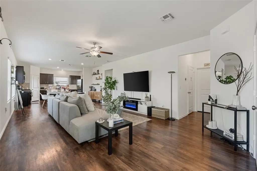 7304 Fall Ray Drive Del Valle TX 78617