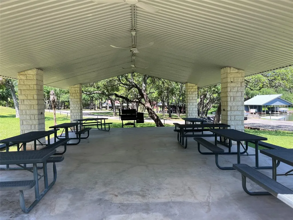 2506 Oak Trail Horseshoe Bay TX 78657