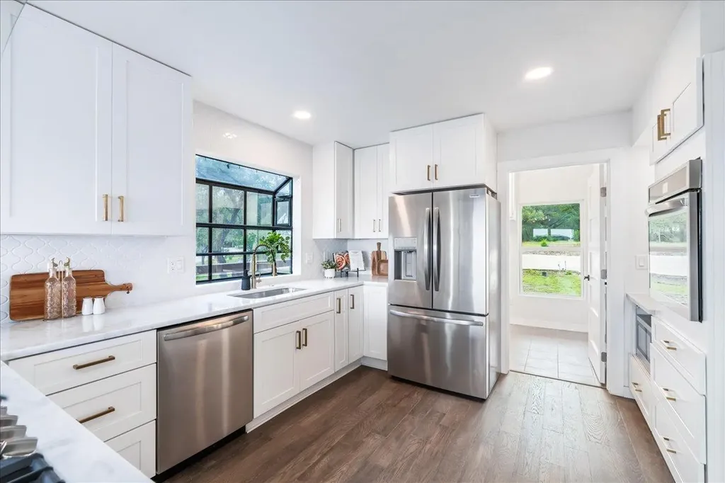 5203 Cueva Drive Austin TX 78738