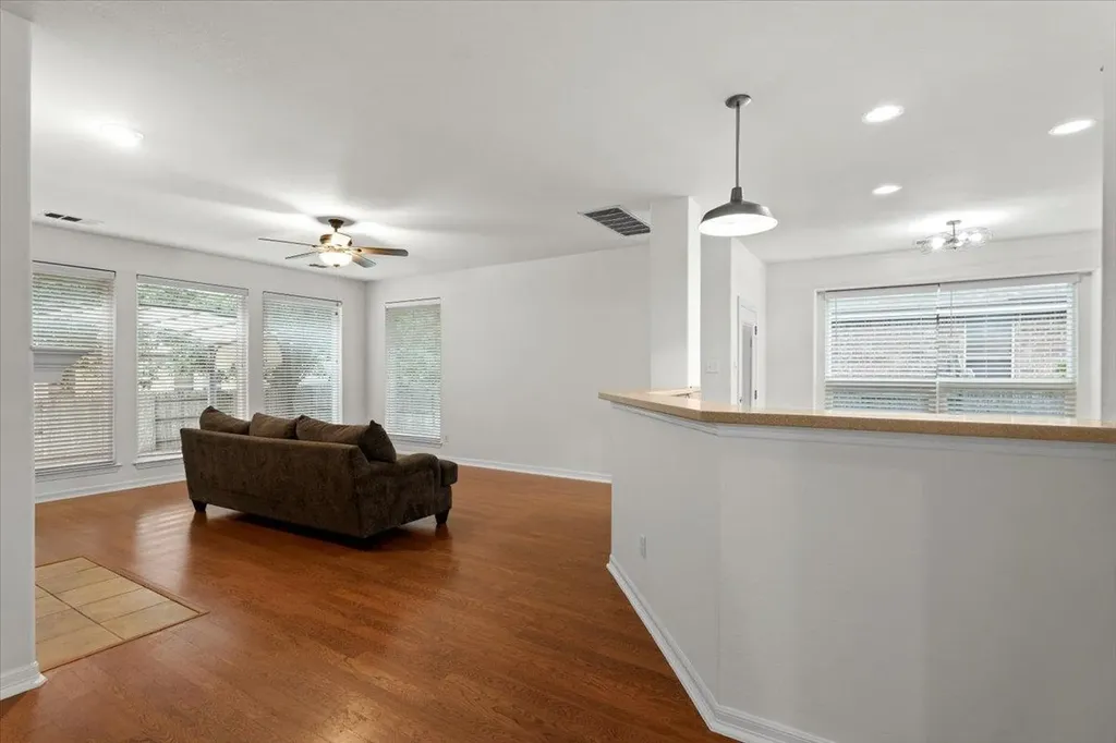 2304 Village View Loop Pflugerville TX 78660