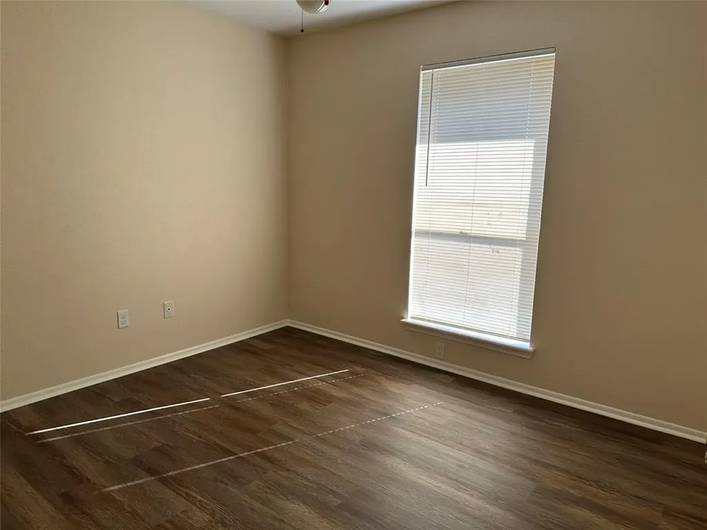 1047 Private Road 3022 Elgin TX 78621