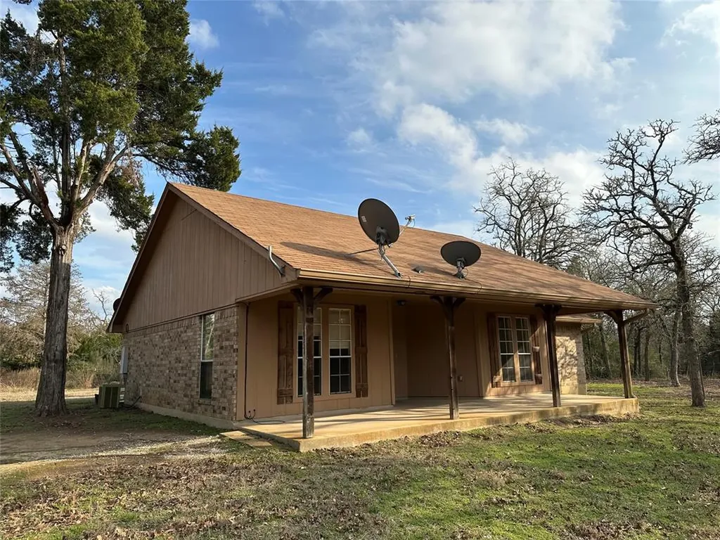 1047 Private Road 3022 Elgin TX 78621
