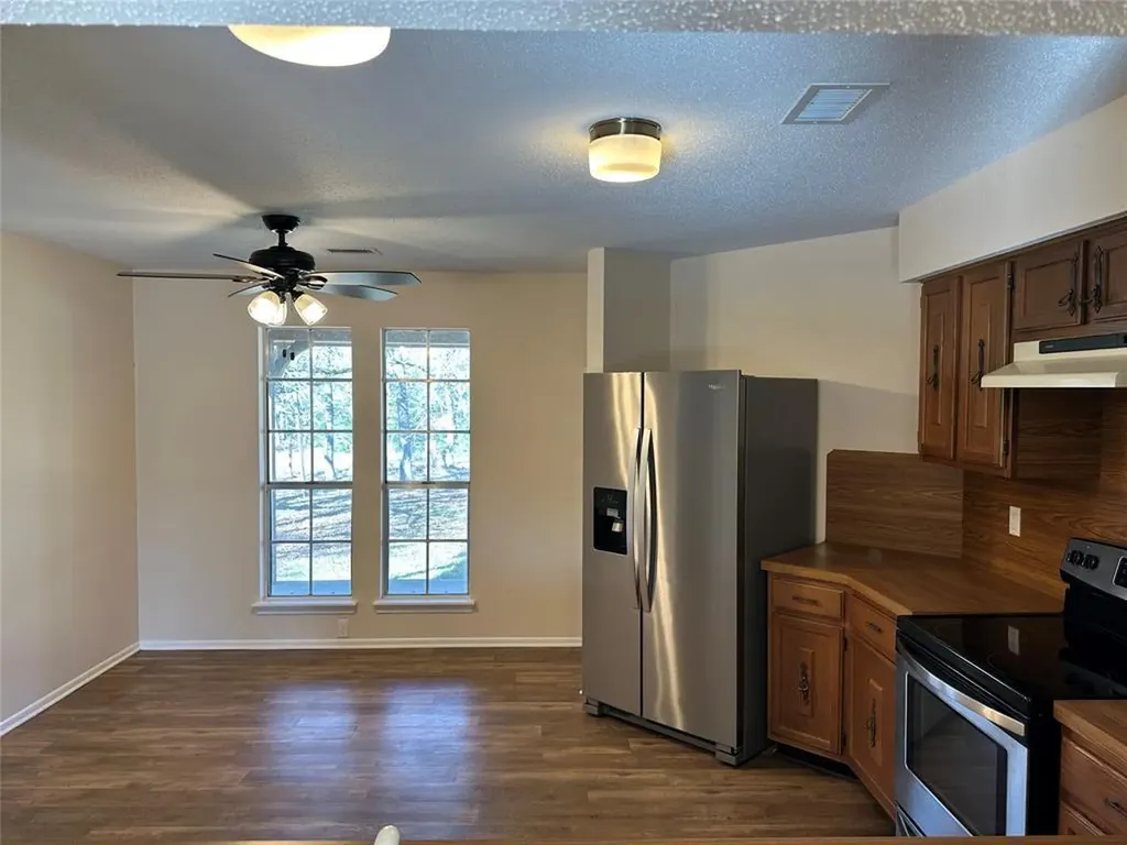 1047 Private Road 3022 Elgin TX 78621